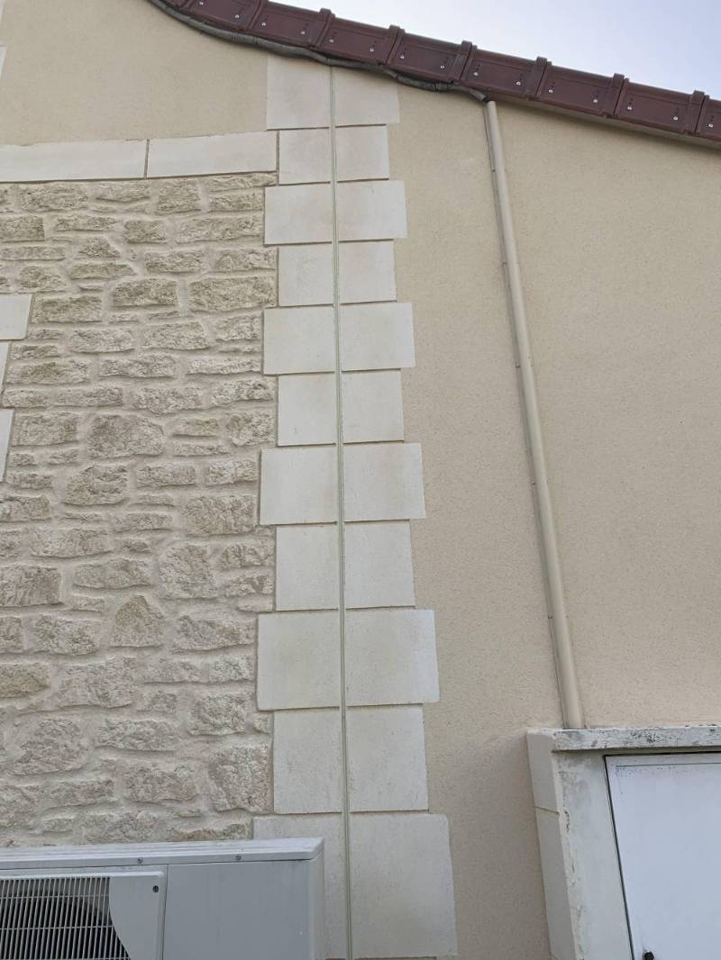 Enduit mural sculpté façon pierre 